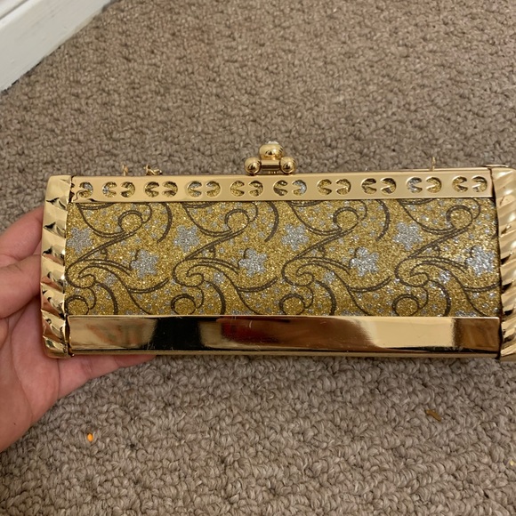 Brand new women’s fancy Golden Metal part clutch - Picture 4 of 7